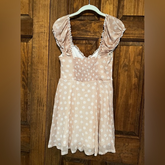 Urban Outfitters Audrey Mini Dress Beige Floral Size Medium - Picture 11 of 12